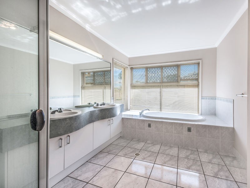 25 Kensington Way, Sunnybank Hills QLD 4109