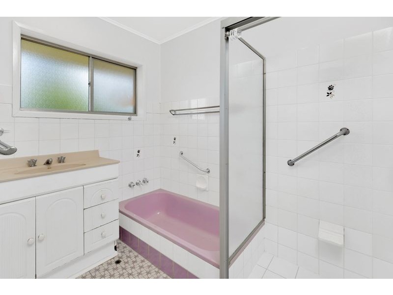 10 Benaud Street, Macgregor QLD 4109