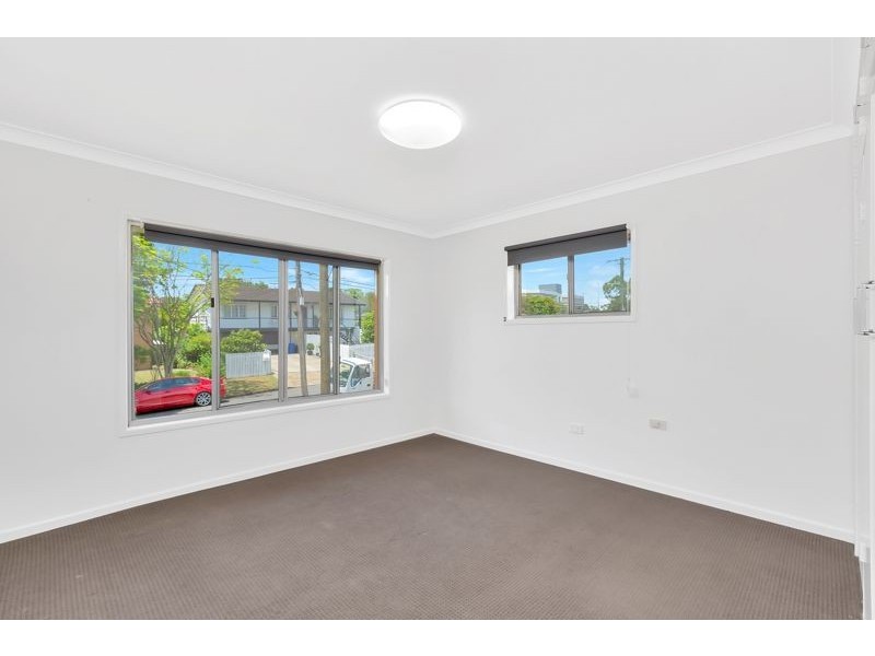 10 Benaud Street, Macgregor QLD 4109