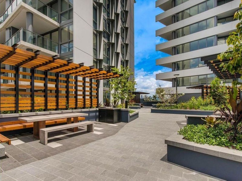 20504/300 Old Cleveland Road, Coorparoo QLD 4151