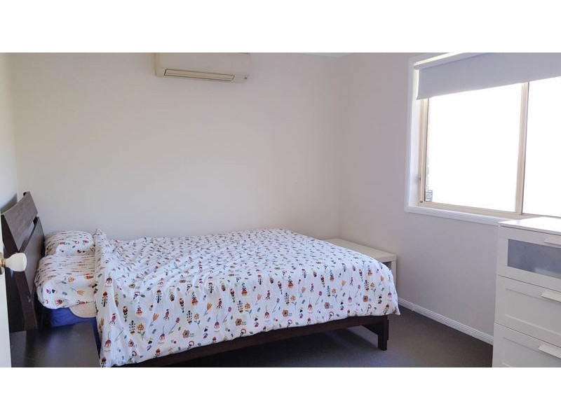 26 Sonorous Close, Regents Park QLD 4118