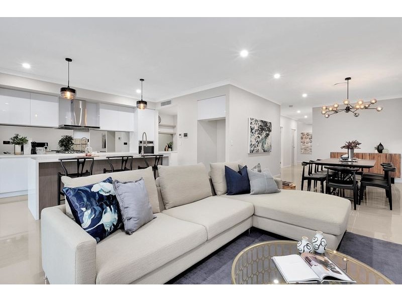 131 Lancaster Circuit, Stretton QLD 4116