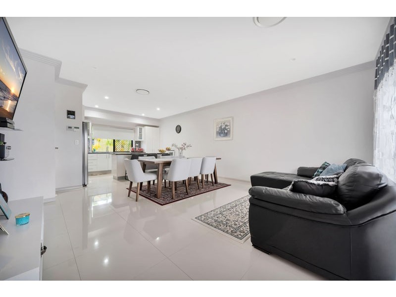 8 Zachary Court, Hillcrest QLD 4118