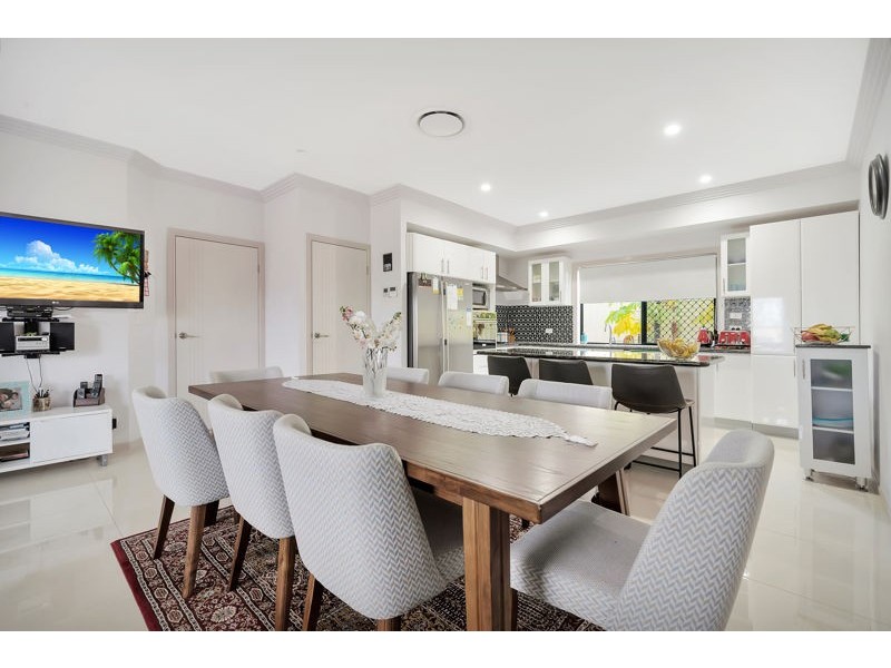 8 Zachary Court, Hillcrest QLD 4118