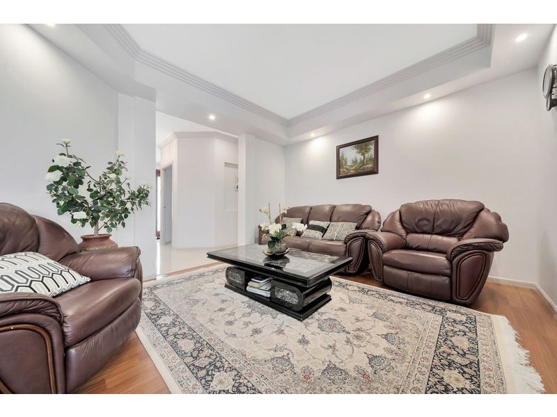 8 Zachary Court, Hillcrest QLD 4118