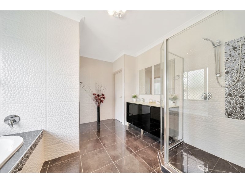 8 Zachary Court, Hillcrest QLD 4118