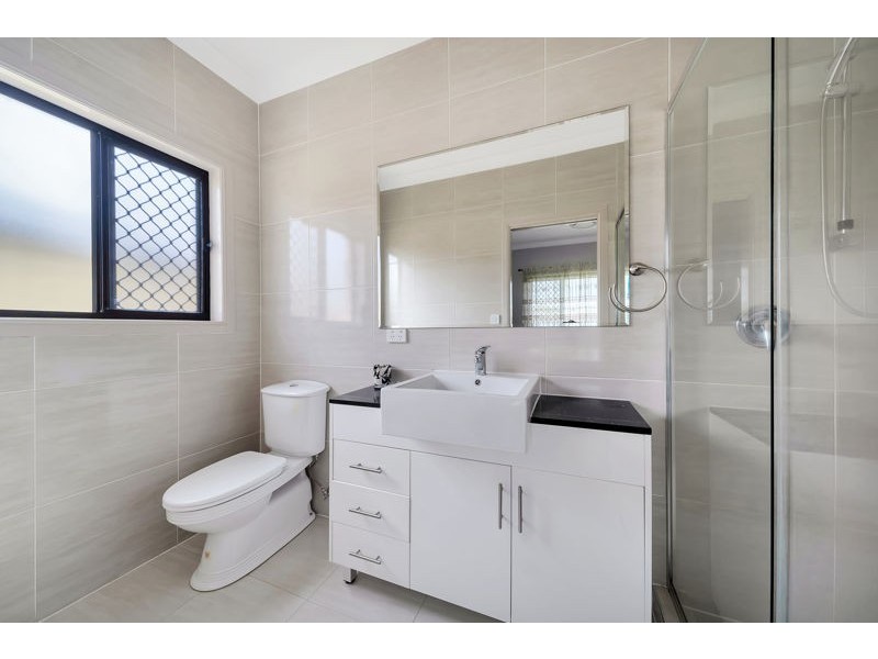 8 Zachary Court, Hillcrest QLD 4118