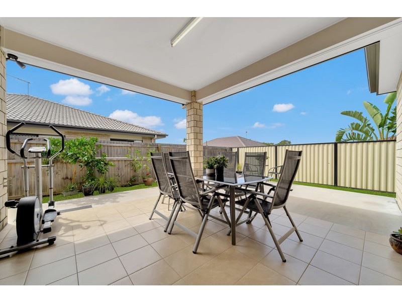 8 Zachary Court, Hillcrest QLD 4118