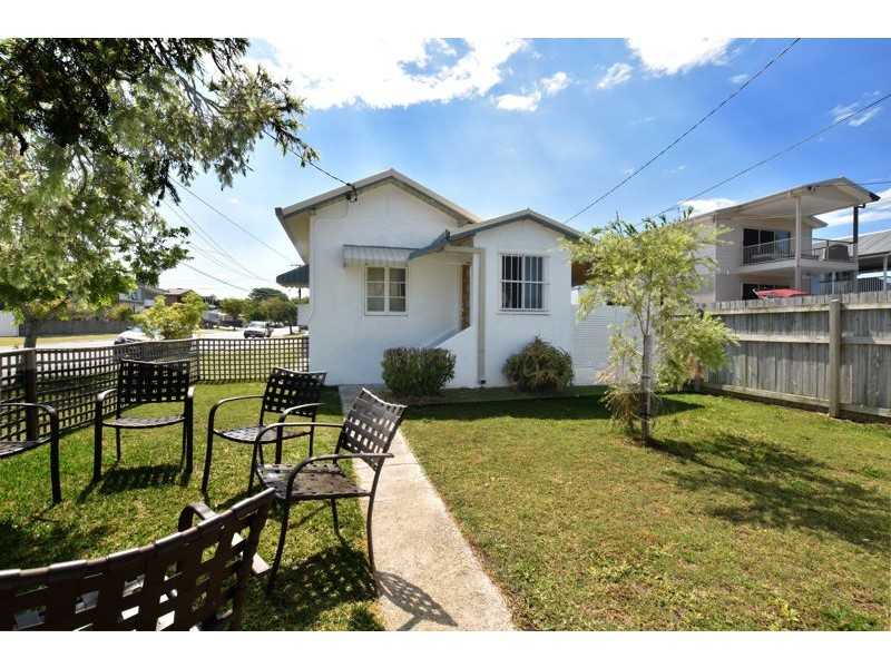 829 Esplanade, Lota QLD 4179