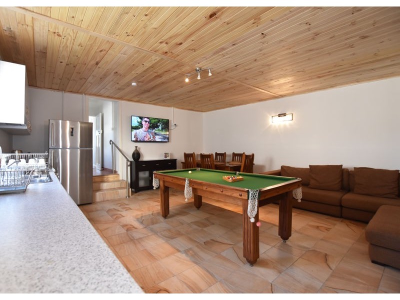 829 Esplanade, Lota QLD 4179