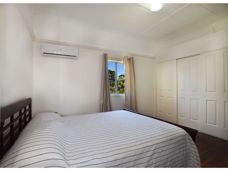 829 Esplanade, Lota QLD 4179