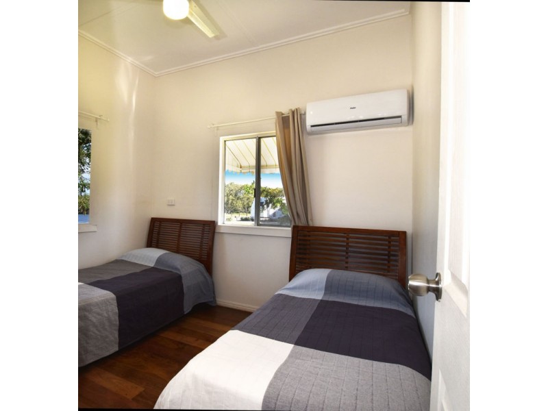 829 Esplanade, Lota QLD 4179