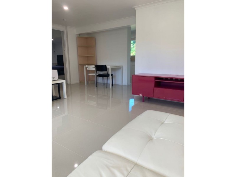 27 Gaillardia st, Macgregor QLD 4109