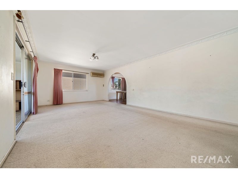 19 Warrington ST, Robertson QLD 4109