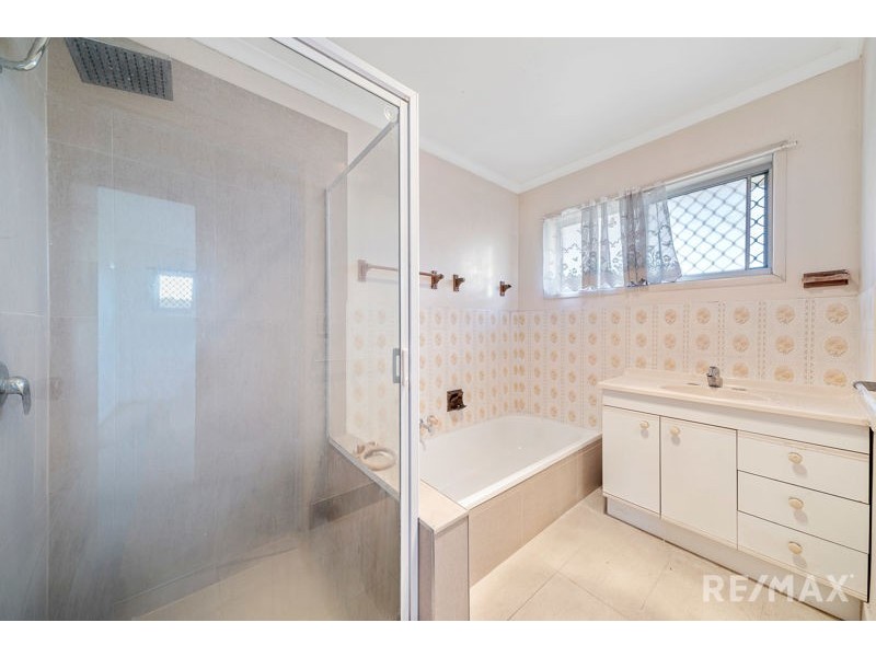 19 Warrington ST, Robertson QLD 4109