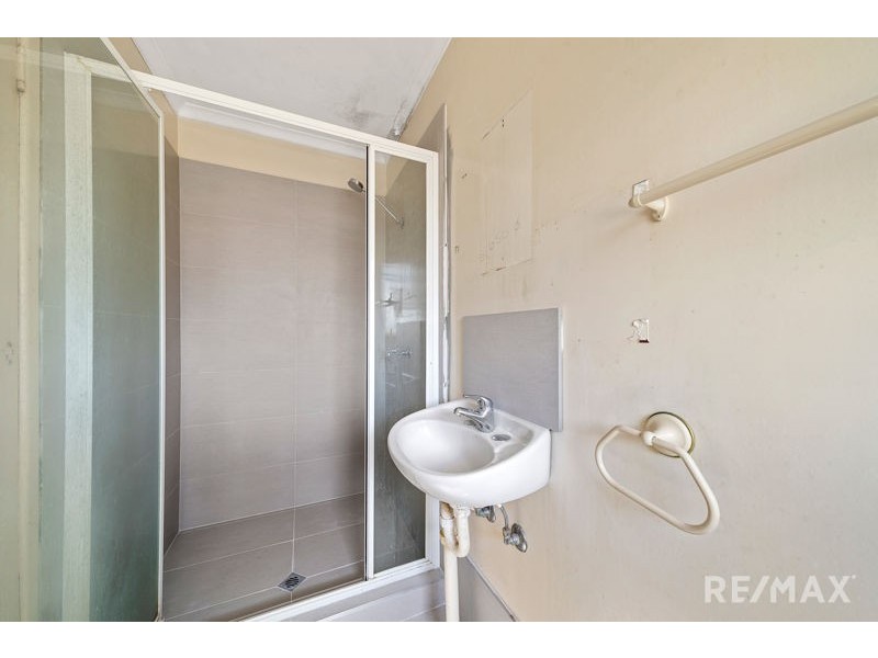 19 Warrington ST, Robertson QLD 4109