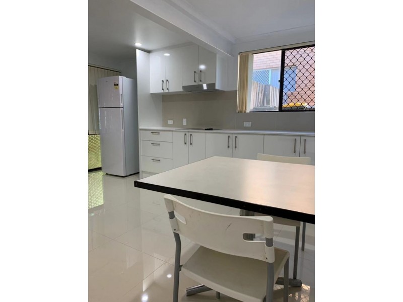 27 Gaillardia st, Macgregor QLD 4109