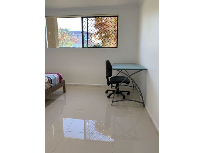 27 Gaillardia st, Macgregor QLD 4109