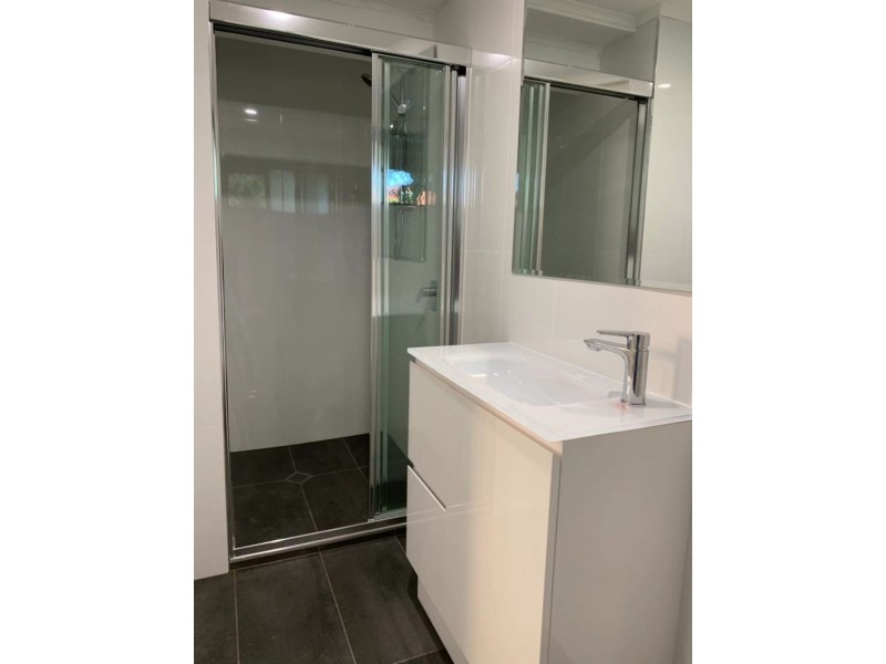 27 Gaillardia st, Macgregor QLD 4109