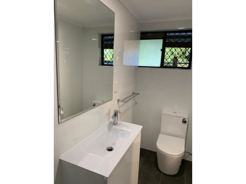 27 Gaillardia st, Macgregor QLD 4109