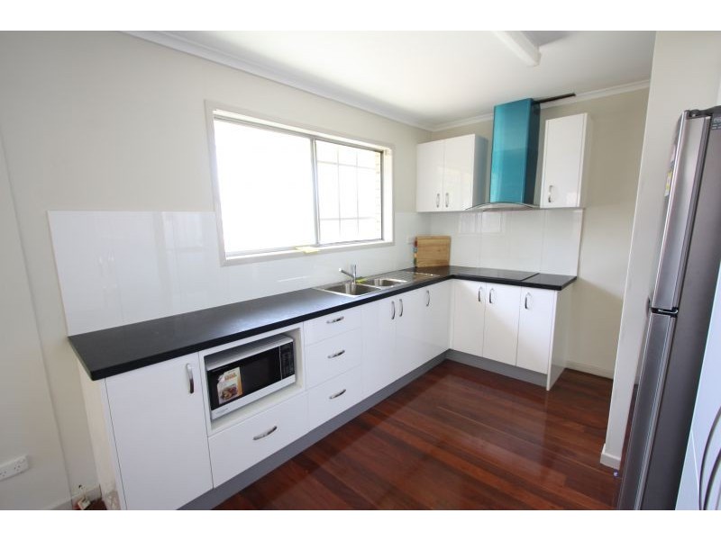 Master room/21 Longridge St, Macgregor QLD 4109
