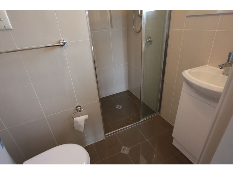 Master room/21 Longridge St, Macgregor QLD 4109