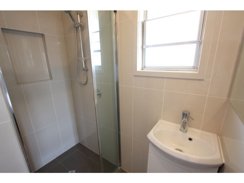 Master room/21 Longridge St, Macgregor QLD 4109
