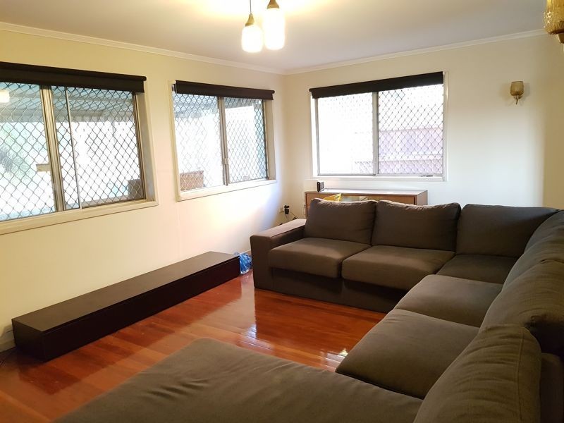Master room/21 Longridge St, Macgregor QLD 4109