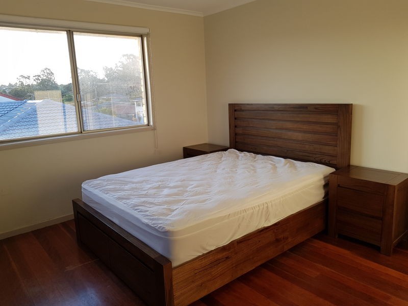 Master room/21 Longridge St, Macgregor QLD 4109