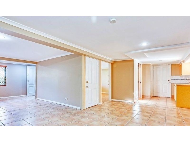 16 Clarinda avenue, Springwood QLD 4127