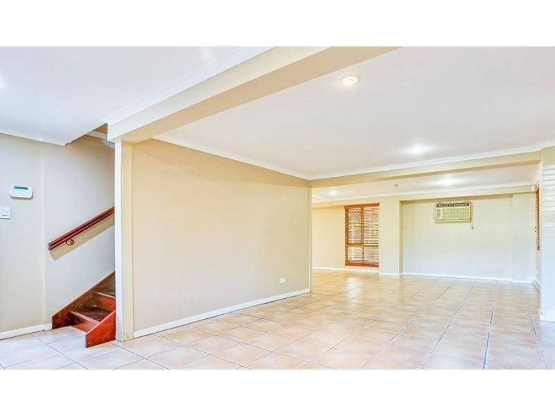 16 Clarinda avenue, Springwood QLD 4127