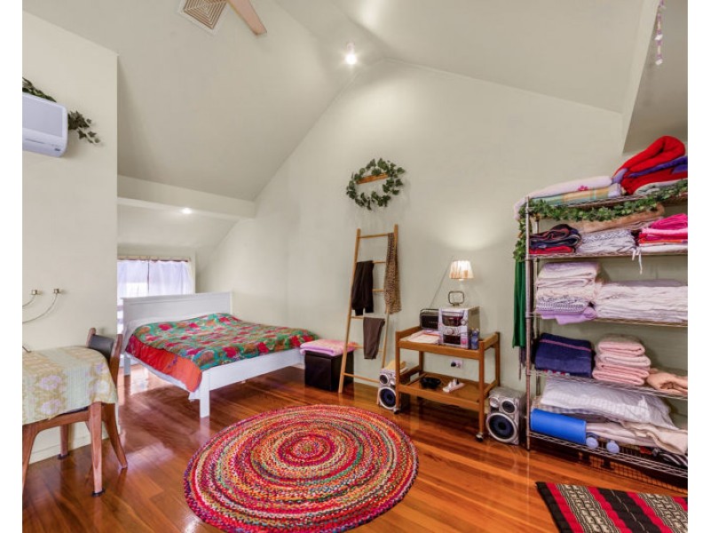 829B Esplanade, Lota QLD 4179