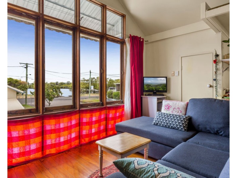 829B Esplanade, Lota QLD 4179