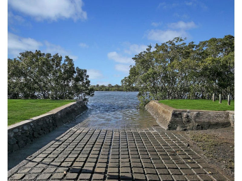 829B Esplanade, Lota QLD 4179