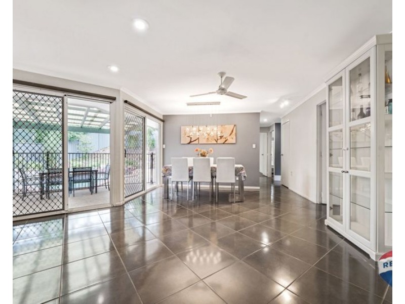 27 Pinewood Court, Algester QLD 4115