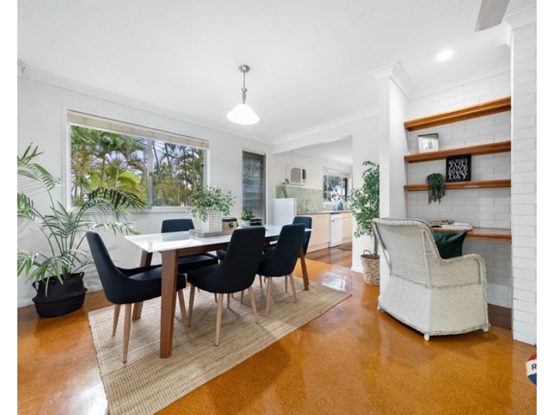 27 Copenhagen St, Wishart QLD 4122