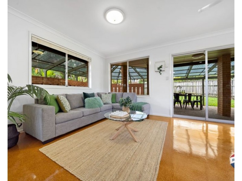 27 Copenhagen St, Wishart QLD 4122