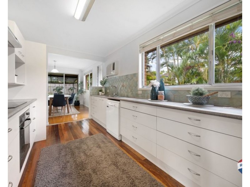 27 Copenhagen St, Wishart QLD 4122