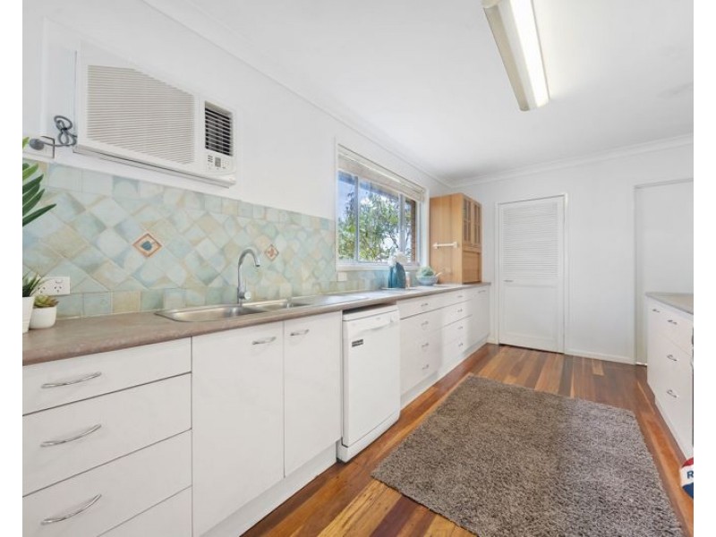 27 Copenhagen St, Wishart QLD 4122