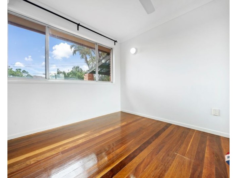 27 Copenhagen St, Wishart QLD 4122