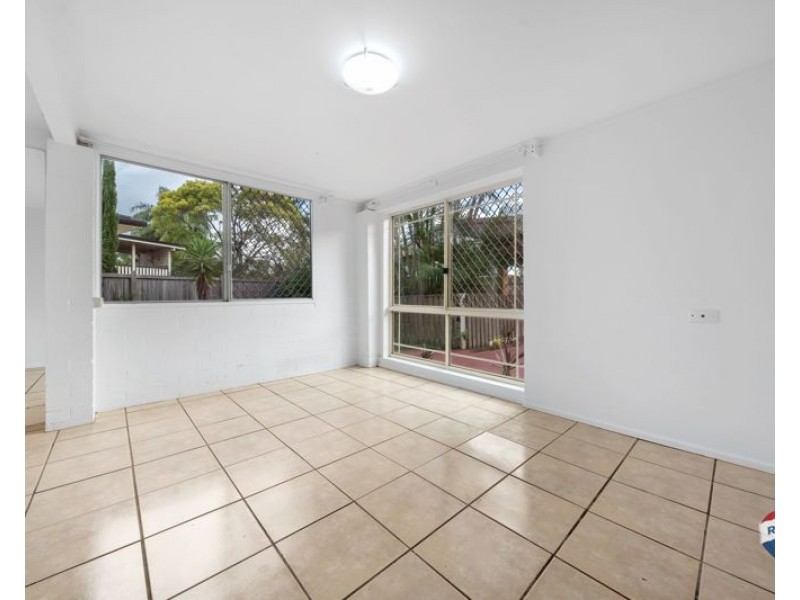 27 Copenhagen St, Wishart QLD 4122