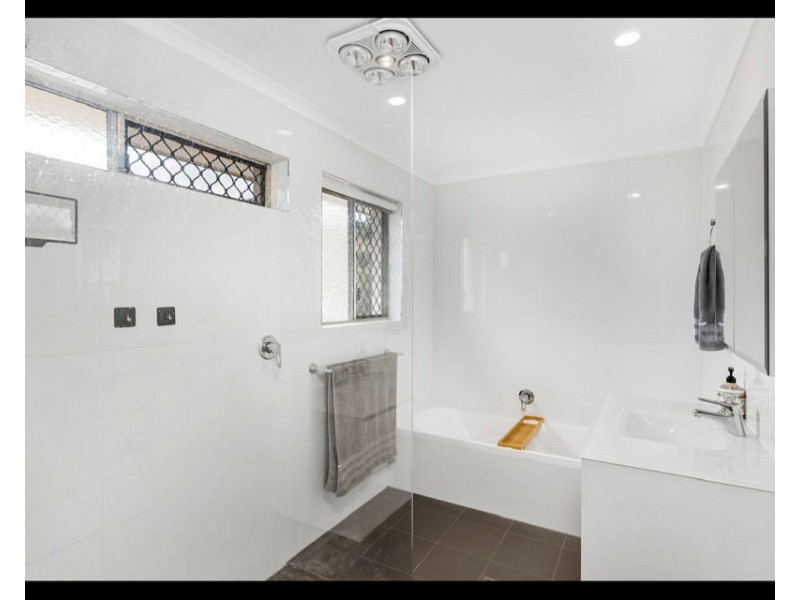 89 Oakleaf St, Eight Mile Plains QLD 4113