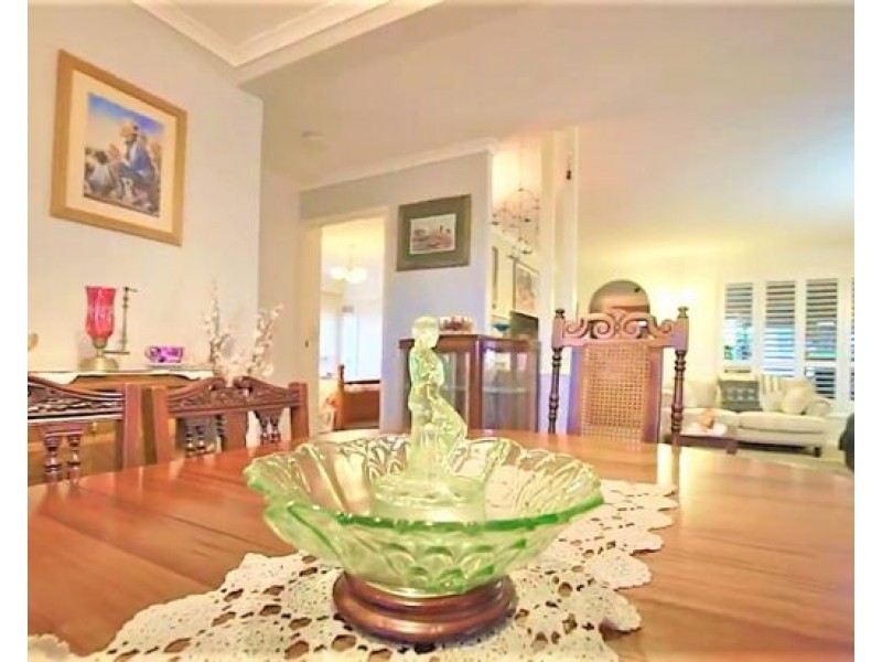 136 Barbaralla Drive, Springwood QLD 4127