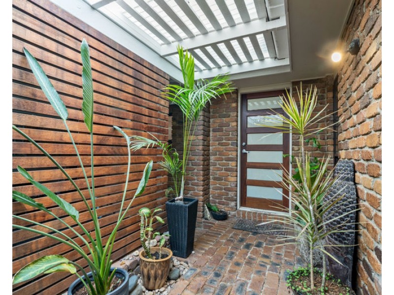 18 Brentwood Drive, Daisy Hill QLD 4127