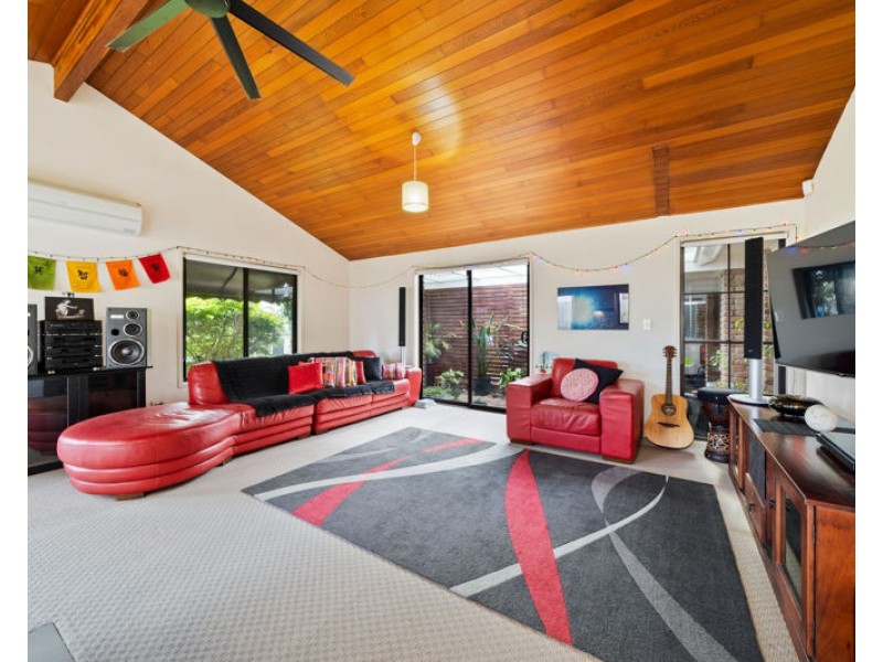 18 Brentwood Drive, Daisy Hill QLD 4127