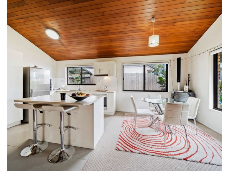 18 Brentwood Drive, Daisy Hill QLD 4127