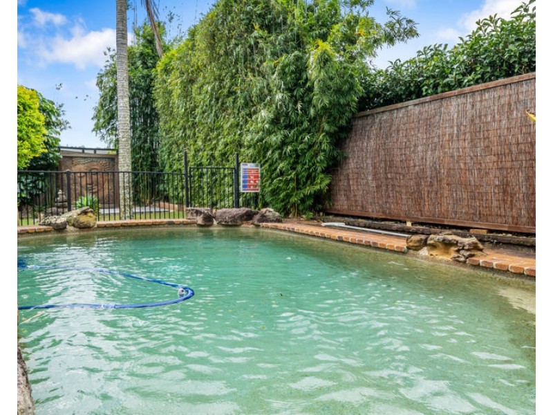18 Brentwood Drive, Daisy Hill QLD 4127