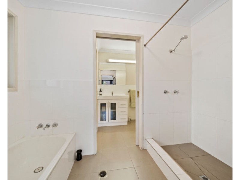 18 Brentwood Drive, Daisy Hill QLD 4127