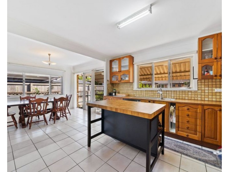 42 Cresthaven Drive, Mansfield QLD 4122