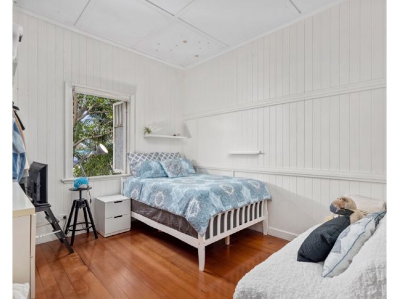 8-10 Boundary Road, Camp Hill QLD 4152